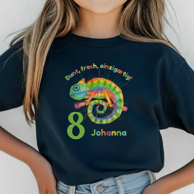 Personalisiertes Geburtstagsshirt Chamäleon mit Name und Alter für Kinder – einzigartiges Kindergeburtstagsgeschenk für Mädchen oder Jungen. Buntes Motiv mit Chamäleon