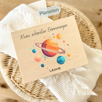 Holzkiste Kinder personalisiert mit Namen | Weltraum Erinnerungskiste Geburt & Taufe