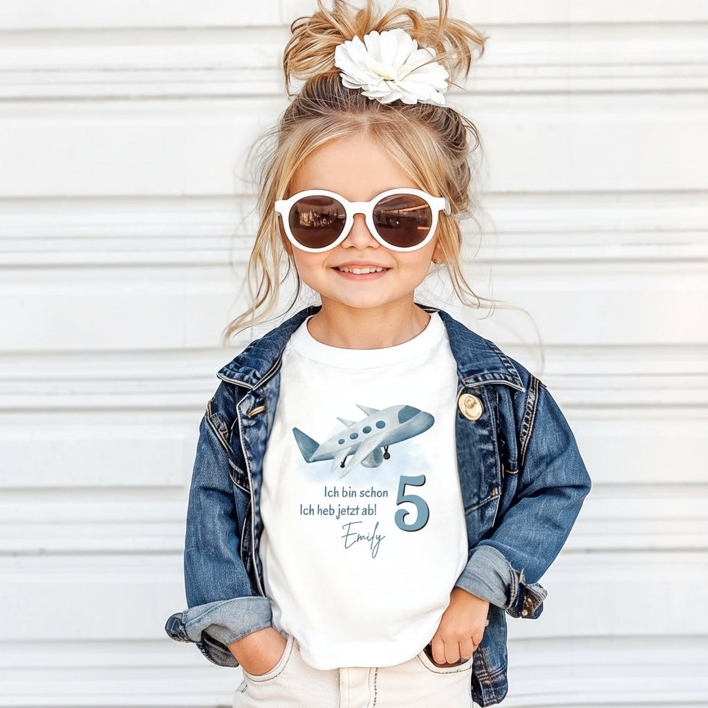 Geburtstagsshirt Flugzeug mit Name & Zahl | Personalisiertes T-Shirt zum Kindergeburtstag