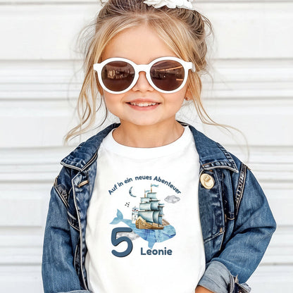 Geburtstagsshirt Schiff mit Name & Zahl | Personalisiertes T-Shirt zum Kindergeburtstag