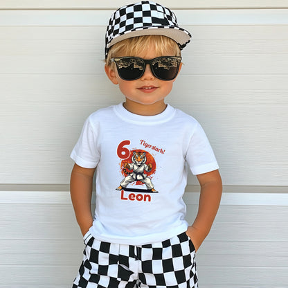 Geburtstagsshirt Karate Tiger mit Name & Zahl | Personalisiertes T-Shirt zum Kindergeburtstag