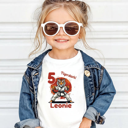 Geburtstagsshirt Karate Tiger mit Name & Zahl | Personalisiertes T-Shirt zum Kindergeburtstag