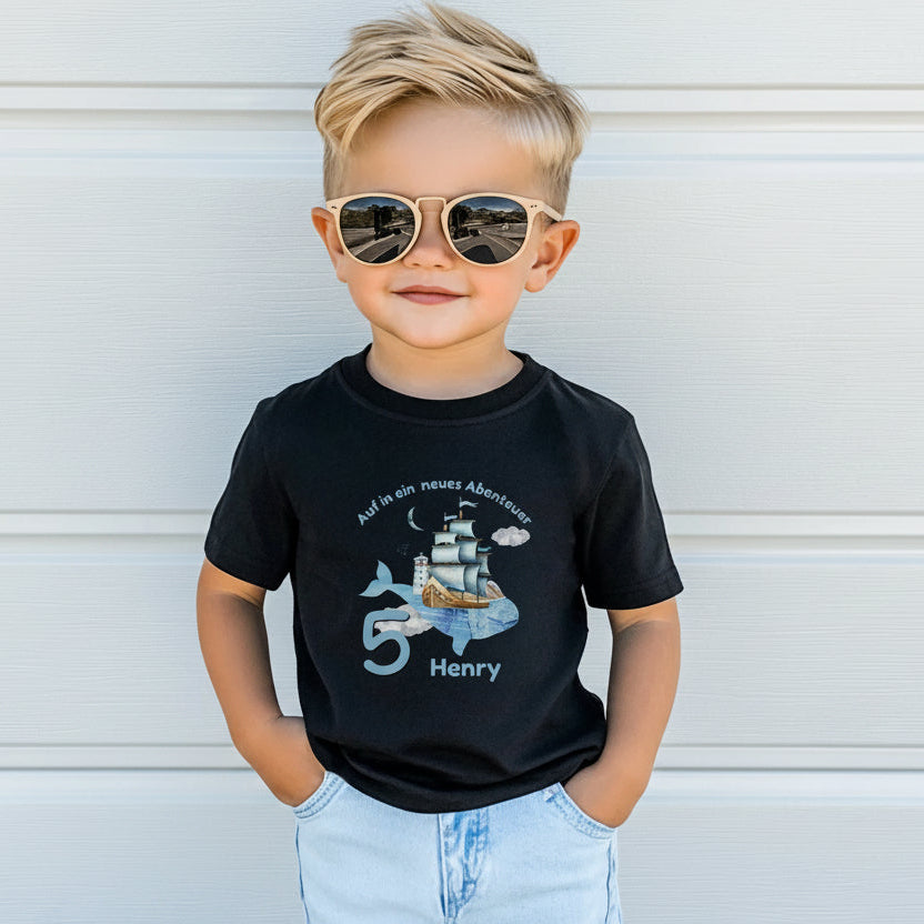 Geburtstagsshirt Schiff mit Name & Zahl | Personalisiertes T-Shirt zum Kindergeburtstag