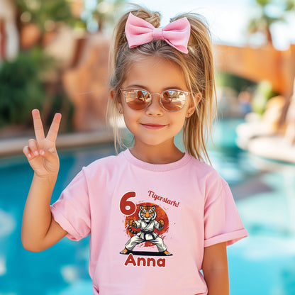 Geburtstagsshirt Karate Tiger mit Name & Zahl | Personalisiertes T-Shirt zum Kindergeburtstag