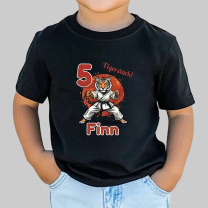 Geburtstagsshirt Karate Tiger mit Name & Zahl | Personalisiertes T-Shirt zum Kindergeburtstag