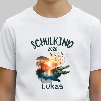 T-Shirt Schulkind 2026 Junge personalisiert mit Name, Einschulung Geschenk 1. Klasse, Shirt für Jungen Schulanfang, Einschulungsshirt mit Tiermotiv Krokodil, Schulkind Shirt Jungen 2026, T-Shirt Einschulung 2026 mit Name, Geschenk zur Einschulung für Jungen, Einschulung T-Shirt 2026, Schulstart Jungen T-Shirt, T-Shirt Einschulung 1. Klasse personalisiert, personalisiertes Schulkind T-Shirt Krokodil