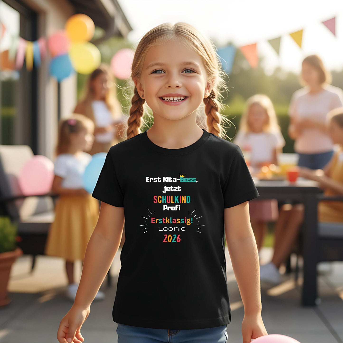 Schulkind T-Shirt 2026 mit Spruch „Erst Kita-Boss jetzt Schulkind Profi – Erstklassig!“, personalisierbar mit Name, Einschulungsshirt Jungen & Mädchen. T-Shirt zur Einschulung 1. Klasse, Geschenk Schulanfang, Abschied Kita, Schulkind Outfit 2026 mit Statement. Einschulungsgeschenk für Schultüte, Einschulungsfeier, Schulanmeldung oder erstes Klassenfoto. Erstklassler Shirt mit Bio-Baumwolle, nachhaltig, bequem individuell Ideal für Schulanfänger & Vorschüler. Schulkind T-Shirt 2026 personalisiert