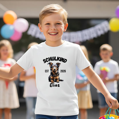 Personalisiertes Schulkind T-Shirt 2026 mit süßem Hundemotiv – perfekt als Geschenk zur Einschulung. Einschulungsshirt für Jungen und Mädchen zur Einschulungsfeier, zum ersten Schultag oder als Tschüss Kindergarten T-Shirt. Ideal als Schulanfang Geschenk, Erstklässler T-Shirt oder Shirt für Bye Bye Kindergarten. Schulkind T-Shirt mit Name oder ohne – für Einschulung 2026, Schulstart, Schultüte und Kita Abschied. T-Shirt Schulkind Hund Einschulungsshirt | T-Shirt Einschulung 2026 personalisiert