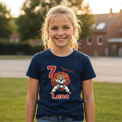 Geburtstagsshirt Karate Tiger mit Name & Zahl | Personalisiertes T-Shirt zum Kindergeburtstag
