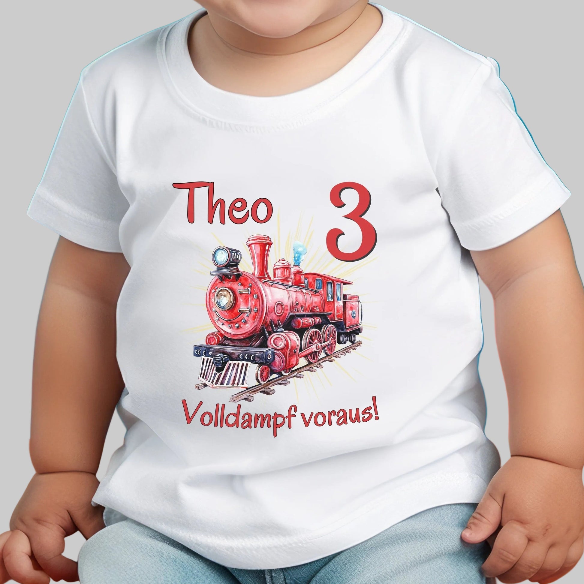 Personalisiertes Geburtstagsshirt mit Namen und Zahl, perfekt als Kindergeburtstag T-Shirt oder Geschenk zum Geburtstag. Dieses weiche Bio-Baumwoll T-Shirt zum Geburtstag ist ideal für Jungen und Mädchen, die ihren großen Tag stilvoll feiern möchten. Das Geburtstagsshirt mit Namen ist langlebig, pflegeleicht und in Schwarz, Weiß erhältlich. Tolles Kindergeburtstagsgeschenk für Familienfeier, Kindergartenparty oder Geburtstagsfeier. Geburtstagsshirt mit Zug Dampflok, Geburtstagsshirt mit Namen