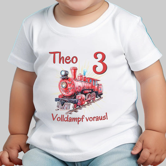 Personalisiertes Geburtstagsshirt mit Namen und Zahl, perfekt als Kindergeburtstag T-Shirt oder Geschenk zum Geburtstag. Dieses weiche Bio-Baumwoll T-Shirt zum Geburtstag ist ideal für Jungen und Mädchen, die ihren großen Tag stilvoll feiern möchten. Das Geburtstagsshirt mit Namen ist langlebig, pflegeleicht und in Schwarz, Weiß erhältlich. Tolles Kindergeburtstagsgeschenk für Familienfeier, Kindergartenparty oder Geburtstagsfeier. Geburtstagsshirt mit Zug Dampflok, Geburtstagsshirt mit Namen
