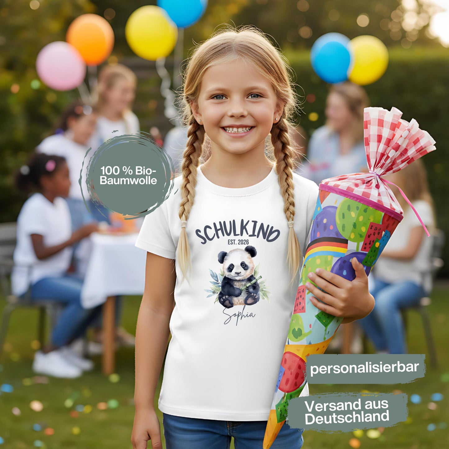 Personalisiertes Schulkind T-Shirt 2026 mit süßem Panda Motiv – ideal als Geschenk zur Einschulung. Einschulungsshirt für Jungen und Mädchen, perfekt für den ersten Schultag, als Bye Bye Kindergarten Shirt oder zur Einschulungsfeier. Weiches Schulkind T-Shirt mit Name oder ohne, für Schulanfang 2026, Schulkind Outfit, Erstklässler T-Shirt oder Kita Abschied. Einschulung T-Shirt mit Bedeutung – liebevoll, bequem und perfekt für kleine Schulstarter mit Herz. Schulstarter T-Shirt Panda