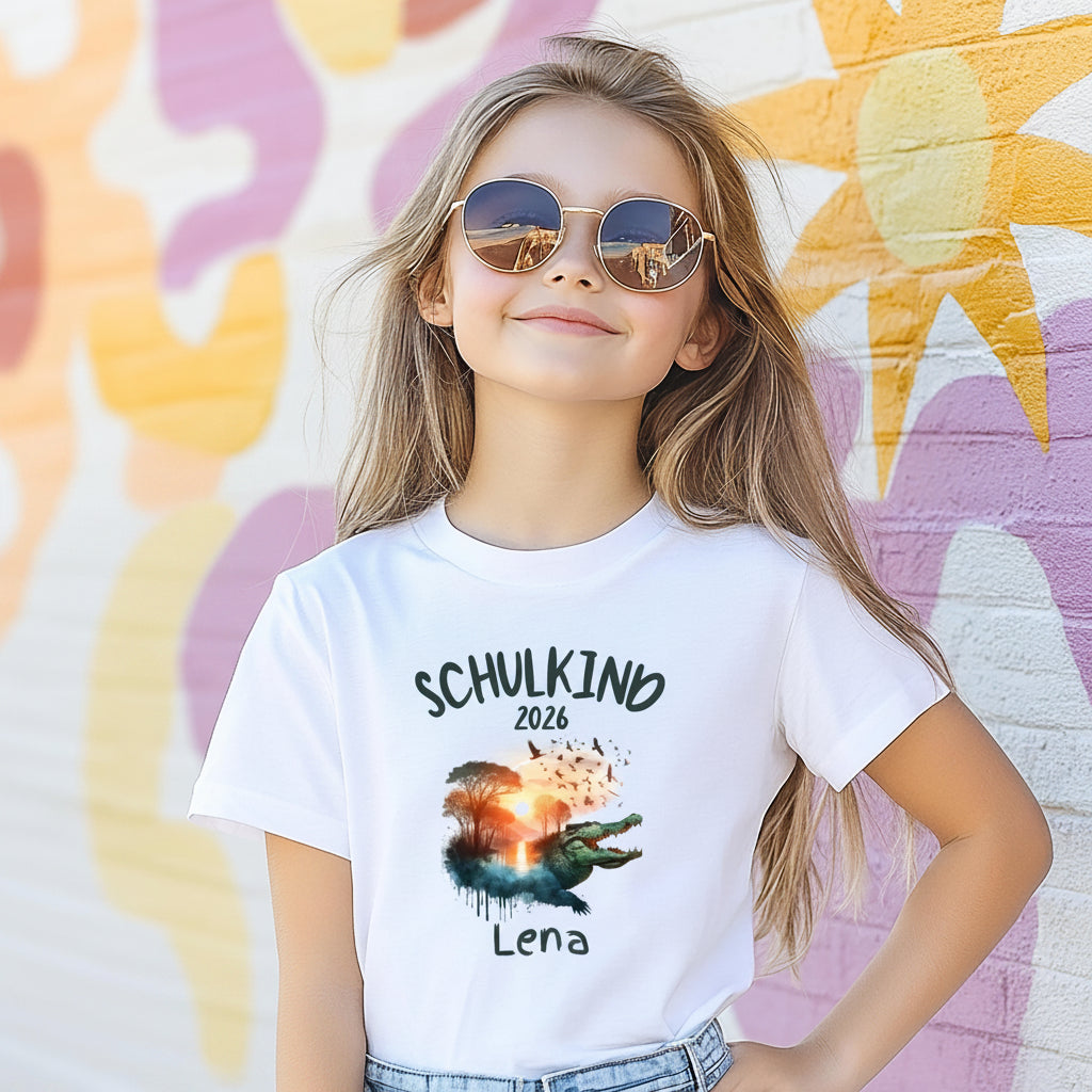 T-Shirt Schulkind 2026 Junge personalisiert mit Name, Einschulung Geschenk 1. Klasse, Shirt für Jungen Schulanfang, Einschulungsshirt mit Tiermotiv Krokodil, Schulkind Shirt Jungen 2026, T-Shirt Einschulung 2026 mit Name, Geschenk zur Einschulung für Jungen, Einschulung T-Shirt 2026, Schulstart Jungen T-Shirt, T-Shirt Einschulung 1. Klasse personalisiert, personalisiertes Schulkind T-Shirt Krokodil