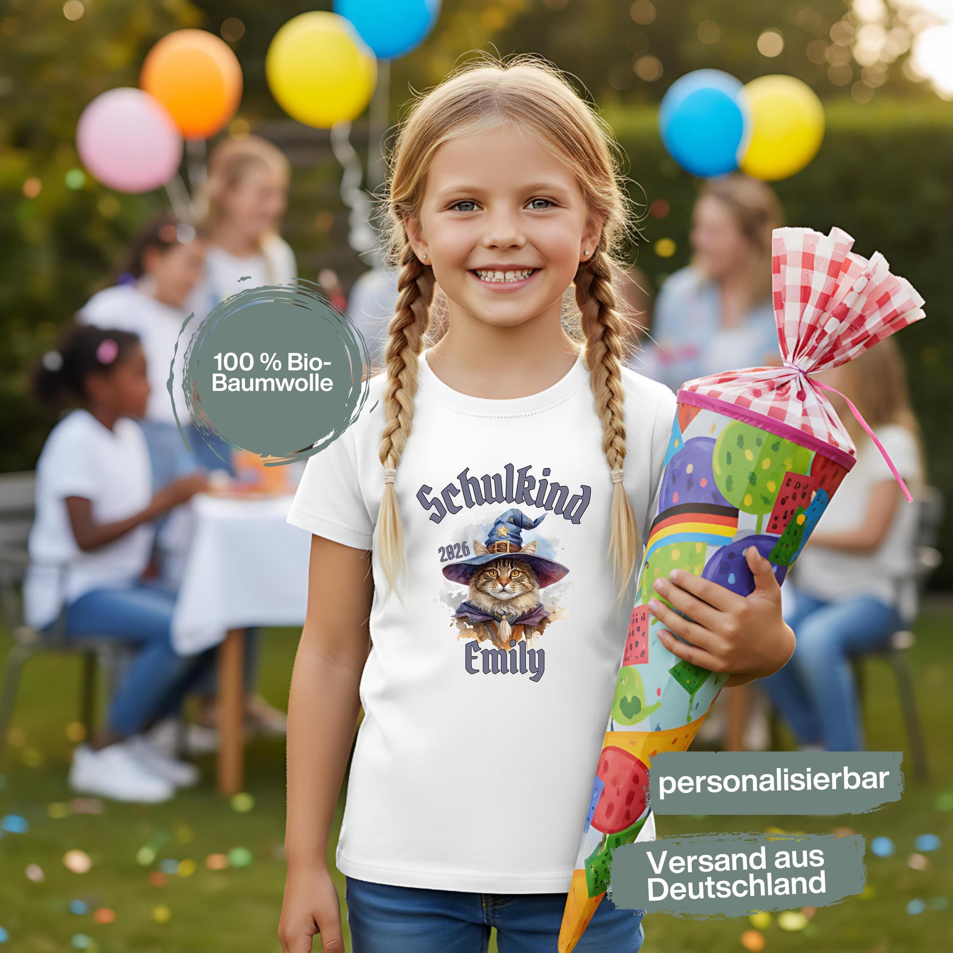 Personalisiertes T-Shirt zur Einschulung 2026 mit Katzenmotiv als besonderes Geschenk zum Schulstart für Mädchen. Hochwertiges Schulkind T-Shirt aus 100 % Bio-Baumwolle, ideal für Erstklässler, perfekt als Überraschung zum Schulanfang oder als Bye Bye Kindergarten Erinnerung. Einschulung Shirt Mädchen mit Namen, liebevoll gestaltet, bequem und langlebig – ein Schulanfänger T-Shirt mit Herz und Stil, das in Schultüte oder zur Feier passt. Geschenkidee Schulstart voller Fantasie. T-Shirt Schulkind