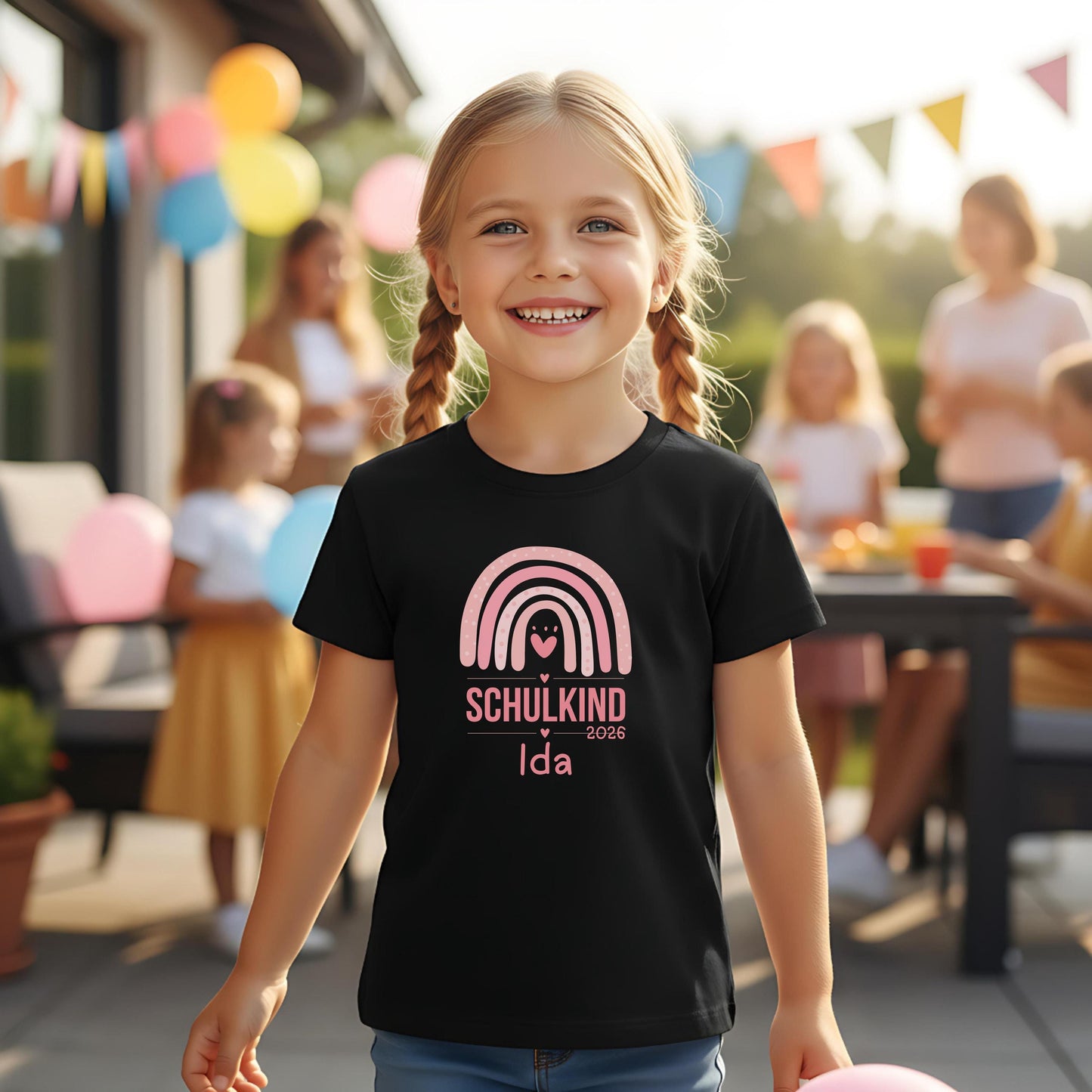 Personalisiertes Schulkind T‑Shirt 2026 mit Regenbogen Motiv und Name Leonie. Einschulung T‑Shirt aus Bio‑Baumwolle als Geschenk zum Schulanfang. Schulkind Shirt 2026 mit ruhigem Regenbogen Design, ideal für Einschulungsfeier, ersten Schultag und Schulstart. Hochwertiges Einschulungsshirt mit Name, langlebig und angenehm zu tragen. Schulanfang Geschenk, Schulkind Outfit 2026, T‑Shirt Einschulung personalisiert. T-Shirt Schulkind Regenbogen, Erstklässler T-Shirt, Schulanfang Geschenk Shirt