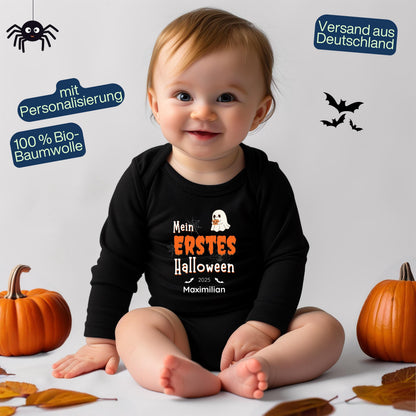 Mein erstes Halloween Babybody aus 100 % Bio-Baumwolle, erhältlich in Schwarz und Weiß, nachhaltig und hautfreundlich. Halloween Outfit für Babys bis 18 Monate, ideal als Baby Strampler für Jungen und Mädchen, perfekt für Babyfotos, Familienfotos und die erste Halloween Party. Bio Baby Body mit süßem Geist und Kürbis Motiv, weiche Baby Kleidung für Herbst und Halloween 2025, originelle Geschenkidee für Babys erstes Halloween, auch als Geschenk zur Geburt oder Babyparty geeignet.