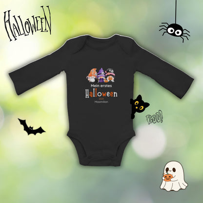 Mein erstes Halloween Babybody aus 100 % Bio-Baumwolle, erhältlich in Schwarz und Weiß, nachhaltig und hautfreundlich. Halloween Outfit für Babys bis 18 Monate, ideal als Baby Strampler für Jungen und Mädchen, perfekt für Babyfotos, Familienfotos und die erste Halloween Party. Bio Baby Body mit süßem Geist und Kürbis Motiv, weiche Baby Kleidung für Herbst und Halloween 2025, originelle Geschenkidee für Babys erstes Halloween, auch als Geschenk zur Geburt oder Babyparty geeignet.