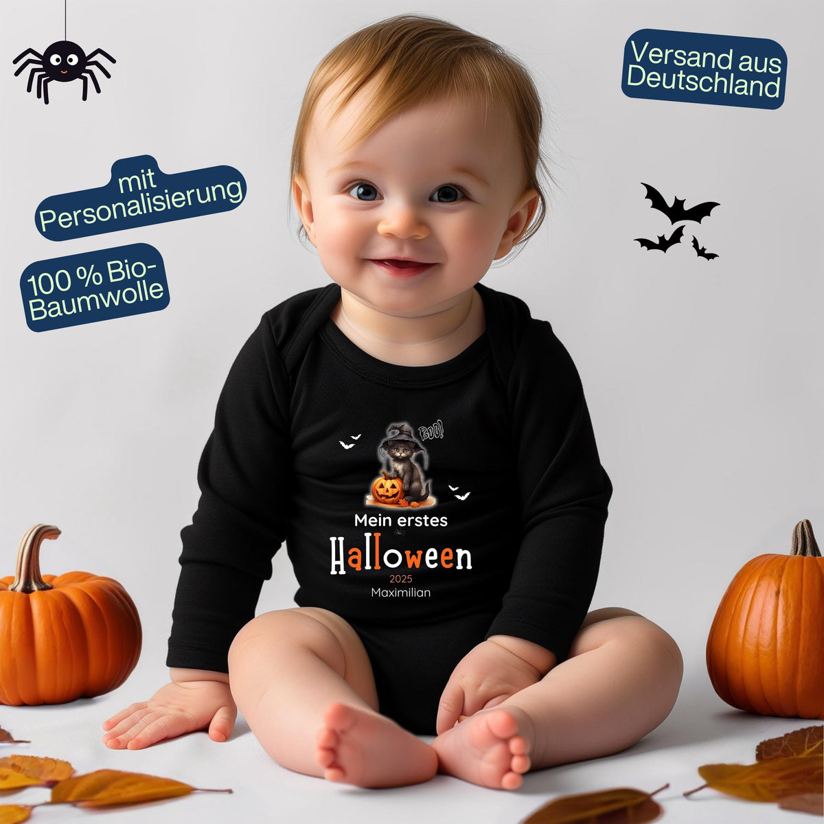 Mein erstes Halloween Babybody aus 100 % Bio-Baumwolle, erhältlich in Schwarz und Weiß, nachhaltig und hautfreundlich. Halloween Outfit für Babys bis 18 Monate, ideal als Baby Strampler für Jungen und Mädchen, perfekt für Babyfotos, Familienfotos und die erste Halloween Party. Bio Baby Body mit süßem Geist und Kürbis Motiv, weiche Baby Kleidung für Herbst und Halloween 2025, originelle Geschenkidee für Babys erstes Halloween, auch als Geschenk zur Geburt oder Babyparty geeignet.