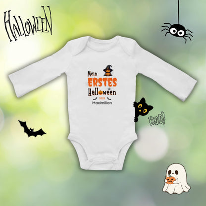 Mein erstes Halloween Babybody aus 100 % Bio-Baumwolle, erhältlich in Schwarz und Weiß, nachhaltig und hautfreundlich. Halloween Outfit für Babys bis 18 Monate, ideal als Baby Strampler für Jungen und Mädchen, perfekt für Babyfotos, Familienfotos und die erste Halloween Party. Bio Baby Body mit süßem Geist und Kürbis Motiv, weiche Baby Kleidung für Herbst und Halloween 2025, originelle Geschenkidee für Babys erstes Halloween, auch als Geschenk zur Geburt oder Babyparty geeignet.
