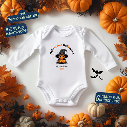 Mein erstes Halloween Babybody aus 100 % Bio-Baumwolle, erhältlich in Schwarz und Weiß, nachhaltig und hautfreundlich. Halloween Outfit für Babys bis 18 Monate, ideal als Baby Strampler für Jungen und Mädchen, perfekt für Babyfotos, Familienfotos und die erste Halloween Party. Bio Baby Body mit süßem Geist und Kürbis Motiv, weiche Baby Kleidung für Herbst und Halloween 2025, originelle Geschenkidee für Babys erstes Halloween, auch als Geschenk zur Geburt oder Babyparty geeignet.