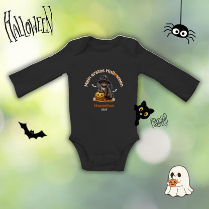 Mein erstes Halloween Babybody aus 100 % Bio-Baumwolle, erhältlich in Schwarz und Weiß, nachhaltig und hautfreundlich. Halloween Outfit für Babys bis 18 Monate, ideal als Baby Strampler für Jungen und Mädchen, perfekt für Babyfotos, Familienfotos und die erste Halloween Party. Bio Baby Body mit süßem Geist und Kürbis Motiv, weiche Baby Kleidung für Herbst und Halloween 2025, originelle Geschenkidee für Babys erstes Halloween, auch als Geschenk zur Geburt oder Babyparty geeignet.