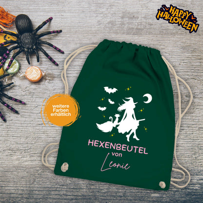 Halloween Tasche Kinder – personalisierter Turnbeutel für Süßes oder Saures. Perfekt als Halloween Stoffbeutel, Jutebeutel oder Sammelbeutel zum Trick or Treat. Nachhaltige Alternative zur Plastiktüte, robust, langlebig und wiederverwendbar. Ideal für Kinder zum Sammeln von Süßigkeiten, als Halloween Goodie Bag oder Partytasche. Personalisierbar mit Namen, dadurch einzigartig. Praktische Halloween Süßigkeiten Tasche für Kinderkostüm, Schule, Party und Süßigkeitenjagd.