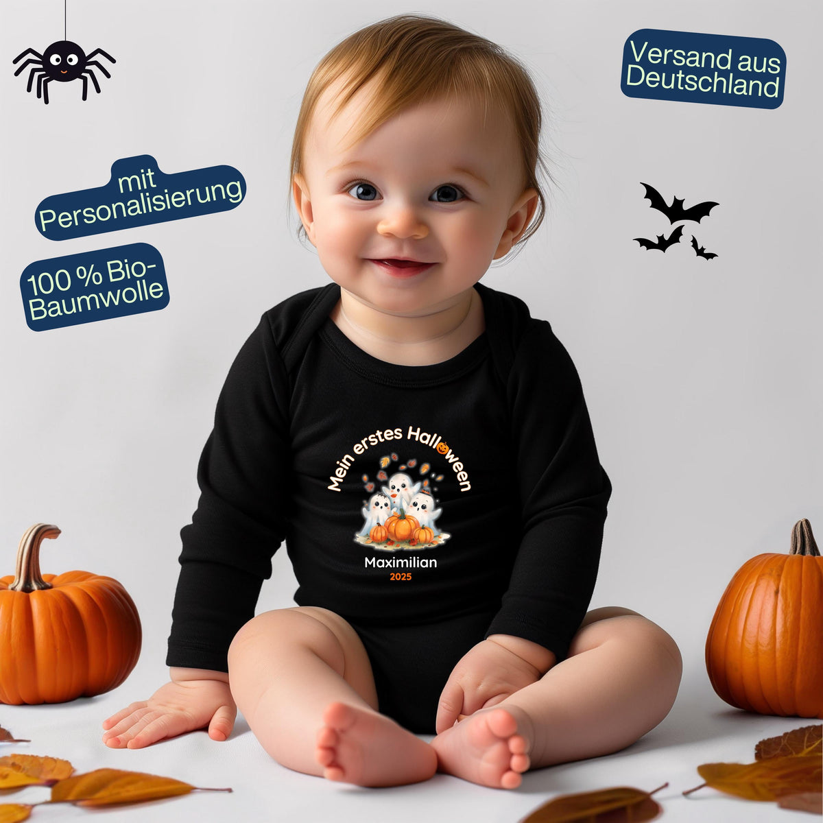 Mein erstes Halloween Babybody aus 100 % Bio-Baumwolle, erhältlich in Schwarz und Weiß, nachhaltig und hautfreundlich. Halloween Outfit für Babys bis 18 Monate, ideal als Baby Strampler für Jungen und Mädchen, perfekt für Babyfotos, Familienfotos und die erste Halloween Party. Bio Baby Body mit süßem Geist und Kürbis Motiv, weiche Baby Kleidung für Herbst und Halloween 2025, originelle Geschenkidee für Babys erstes Halloween, auch als Geschenk zur Geburt oder Babyparty geeignet.