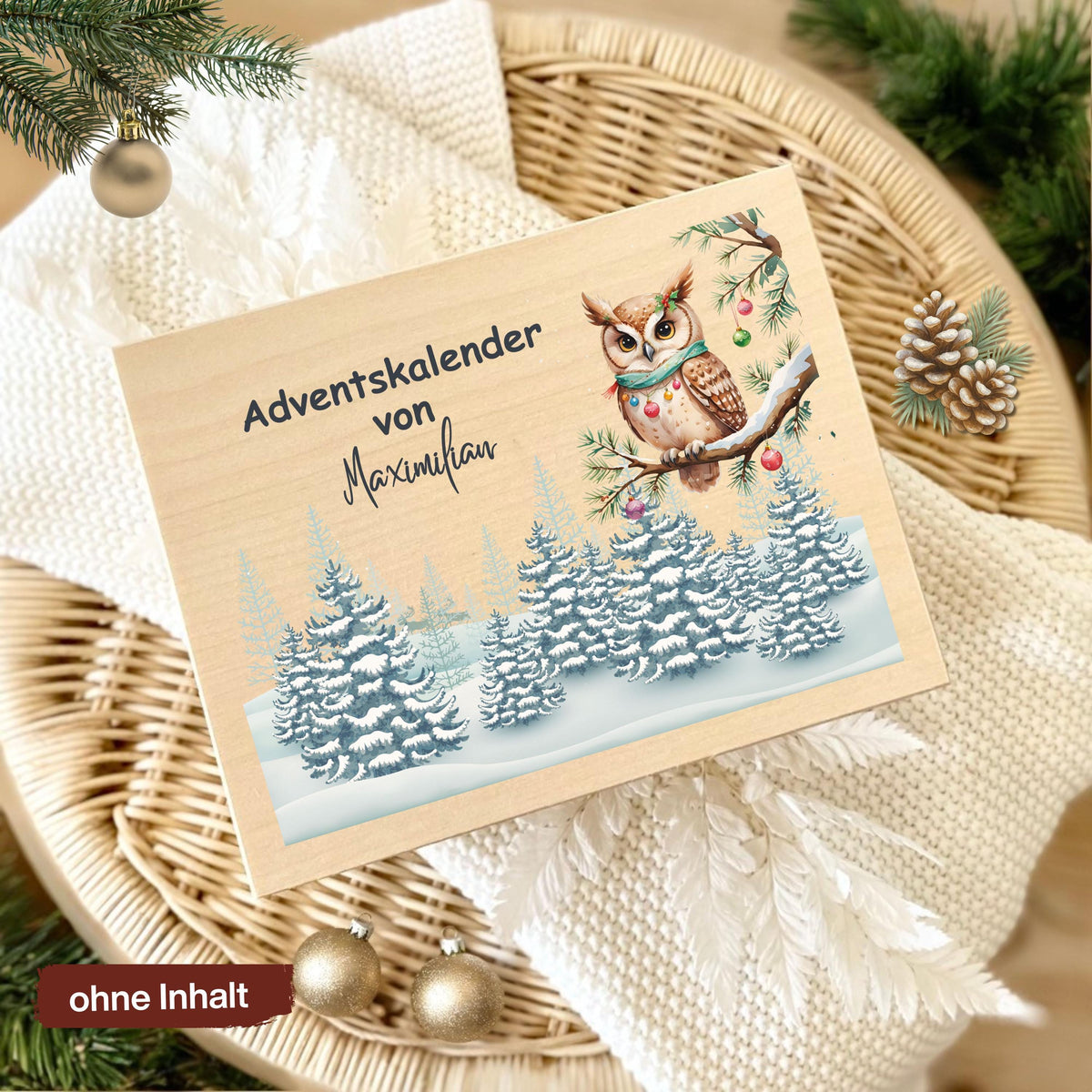 Adventskalender Holz personalisiert mit Namen – liebevoll gestaltete Weihnachtskiste für Kinder, Eltern und Großeltern. Diese Holzkiste Weihnachten ohne Inhalt ist perfekt zum Selbstbefüllen mit Süßigkeiten, Spielsachen oder kleinen Überraschungen. Als DIY Adventskalender aus Holz sorgt sie für gemeinsame Familienmomente. Nachhaltig produziert, wiederverwendbar und personalisierbar – eine originelle Geschenkidee Weihnachten, die den Advent zu einem besonderen Erlebnis macht. Adventskiste