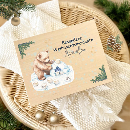 Geschenkbox Weihnachten aus Holz personalisiert mit Namen – liebevolle Weihnachtskiste für Kinder, Eltern oder Großeltern. Ideal als Adventskiste Holz oder DIY-Adventskalender zum Befüllen. Diese hochwertige Holzkiste Weihnachten ist perfekt als nachhaltige Geschenkverpackung, Weihnachtsüberraschung oder Deko-Element im Wohnzimmer. Eine individuelle Geschenkidee für alle, die Weihnachten kreativ und persönlich gestalten möchten. Besondere Weihnachtsmomente für dein Kind personalisiert