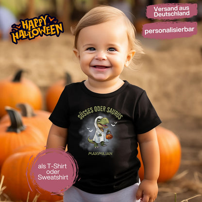 Halloween T-Shirt oder Sweatshirt für Kinder – ideal für „Süßes oder Saures“! Dein Kind ist perfekt gekleidet für Halloween mit diesem bequemen Shirt oder Pullover in Schwarz oder Weiß. Niedliches Design für Jungen & Mädchen, ideal für Halloween Partys, Kindergarten & das erste Halloween. Beliebt als „mein erstes Halloween“ Outfit oder Halloween Kleidung für Kinder. Auch als langarm Shirt für kühlere Tage geeignet. Ein Must-have für kleine Gruselfans! 🎃