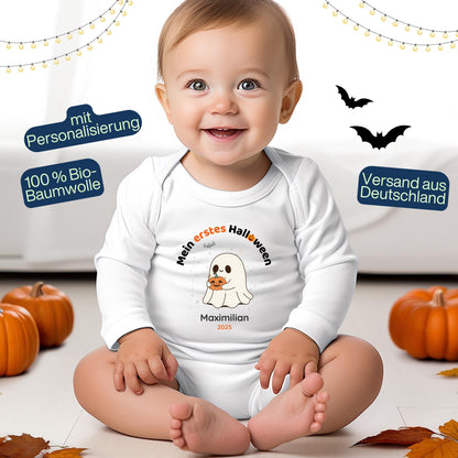 Mein erstes Halloween Babybody aus 100 % Bio-Baumwolle, erhältlich in Schwarz und Weiß, nachhaltig und hautfreundlich. Halloween Outfit für Babys bis 18 Monate, ideal als Baby Strampler für Jungen und Mädchen, perfekt für Babyfotos, Familienfotos und die erste Halloween Party. Bio Baby Body mit süßem Geist und Kürbis Motiv, weiche Baby Kleidung für Herbst und Halloween 2025, originelle Geschenkidee für Babys erstes Halloween, auch als Geschenk zur Geburt oder Babyparty geeignet.
