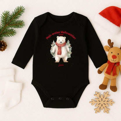 Weihnachtsbody Baby Langarm – personalisiert mit dem Namen deines Babys. Dieser Body ist das perfekte Outfit für das erste Weihnachtsfest und ein besonderes Geschenk für Eltern oder Paten. Weiche Baumwolle, hohe Druckqualität und pflegeleichte Eigenschaften machen ihn ideal für Fotoshootings und Familienfeiern. Ein praktisches und emotionales Geschenk für die Weihnachtszeit.