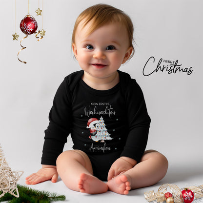 Dieser personalisierte Babybody Weihnachten Langarm mit Namen ist das perfekte Outfit für Babys erstes Weihnachtsfest. Aus hochwertiger Baumwolle gefertigt, bietet er weichen Tragekomfort und ist ideal für Fotoshootings, Feiern oder gemütliche Wintertage. Der Body ist langlebig, pflegeleicht und überzeugt durch einen klaren, hochwertigen Aufdruck. Eine wunderbare Geschenkidee für Eltern, Großeltern oder Paten, die ein liebevolles Erinnerungsstück für Weihnachten suchen.