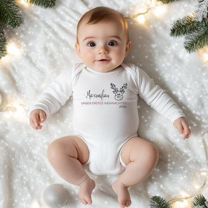 Doppelte Freude unterm Weihnachtsbaum – unser erstes Weihnachten Zwillinge wird mit diesem personalisierten Babybody unvergesslich. Aus weicher Bio-Baumwolle gefertigt, liebevoll bedruckt und auf Wunsch mit Namen personalisiert. Ideal als Weihnachtsgeschenk für Eltern, Großeltern oder Paten. Dieses festliche Weihnachtsoutfit Zwillinge verbindet Emotion, Nachhaltigkeit und Qualität – ein Erinnerungsstück voller Liebe für Babys erstes gemeinsames Fest.