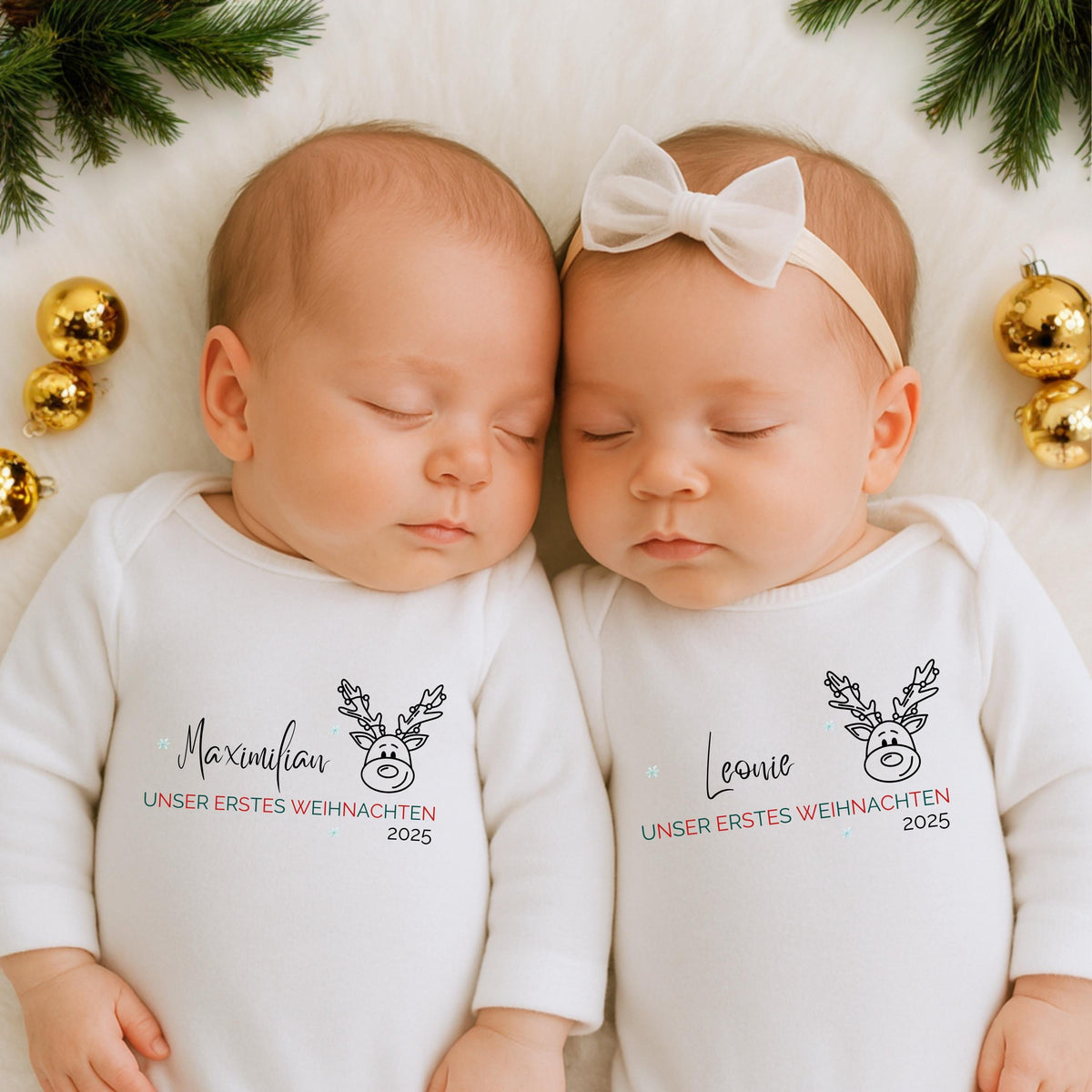Doppelte Freude unterm Weihnachtsbaum – unser erstes Weihnachten Zwillinge wird mit diesem personalisierten Babybody unvergesslich. Aus weicher Bio-Baumwolle gefertigt, liebevoll bedruckt und auf Wunsch mit Namen personalisiert. Ideal als Weihnachtsgeschenk für Eltern, Großeltern oder Paten. Dieses festliche Weihnachtsoutfit Zwillinge verbindet Emotion, Nachhaltigkeit und Qualität – ein Erinnerungsstück voller Liebe für Babys erstes gemeinsames Fest.
