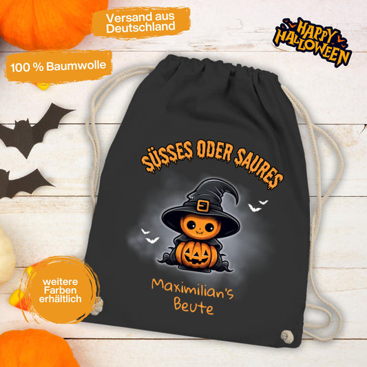Halloween Tasche Kinder – personalisierter Turnbeutel für Süßes oder Saures. Perfekt als Halloween Stoffbeutel, Jutebeutel oder Sammelbeutel zum Trick or Treat. Nachhaltige Alternative zur Plastiktüte, robust, langlebig und wiederverwendbar. Ideal für Kinder zum Sammeln von Süßigkeiten, als Halloween Goodie Bag oder Partytasche. Personalisierbar mit Namen, dadurch einzigartig. Praktische Halloween Süßigkeiten Tasche für Kinderkostüm, Schule, Party und Süßigkeitenjagd.