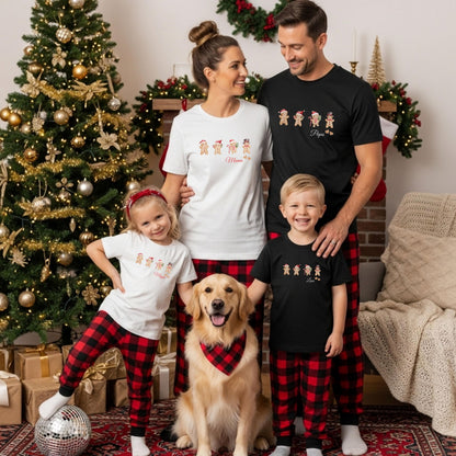 Personalisiertes Weihnachtsoutfit für Familien mit süßem Lebkuchen-Motiv – als Weihnachtspullover, T-Shirt oder Body für Kinder, Babys und Eltern. Ideal als Partnerlook zu Weihnachten, für Familienfotos, Geschwister-Outfits oder als Geschenkidee. Liebevoll gestaltetes Weihnachtsdesign mit Lebkuchenmännchen, perfekt für festliche Momente, Heiligabend oder Feiertage. Ein kuscheliges Highlight für alle die Weihnachten gemeinsam und mit Herz feiern Weihnachtspullover Familie Lebkuchen Familienoutfit