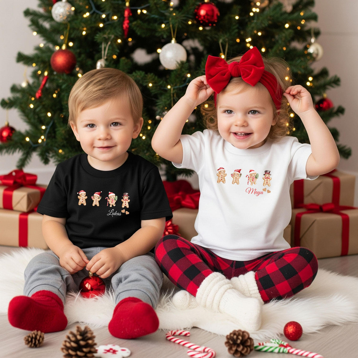 Personalisiertes Weihnachtsoutfit für Familien mit süßem Lebkuchen-Motiv – als Weihnachtspullover, T-Shirt oder Body für Kinder, Babys und Eltern. Ideal als Partnerlook zu Weihnachten, für Familienfotos, Geschwister-Outfits oder als Geschenkidee. Liebevoll gestaltetes Weihnachtsdesign mit Lebkuchenmännchen, perfekt für festliche Momente, Heiligabend oder Feiertage. Ein kuscheliges Highlight für alle die Weihnachten gemeinsam und mit Herz feiern Weihnachtspullover Familie Lebkuchen Familienoutfit