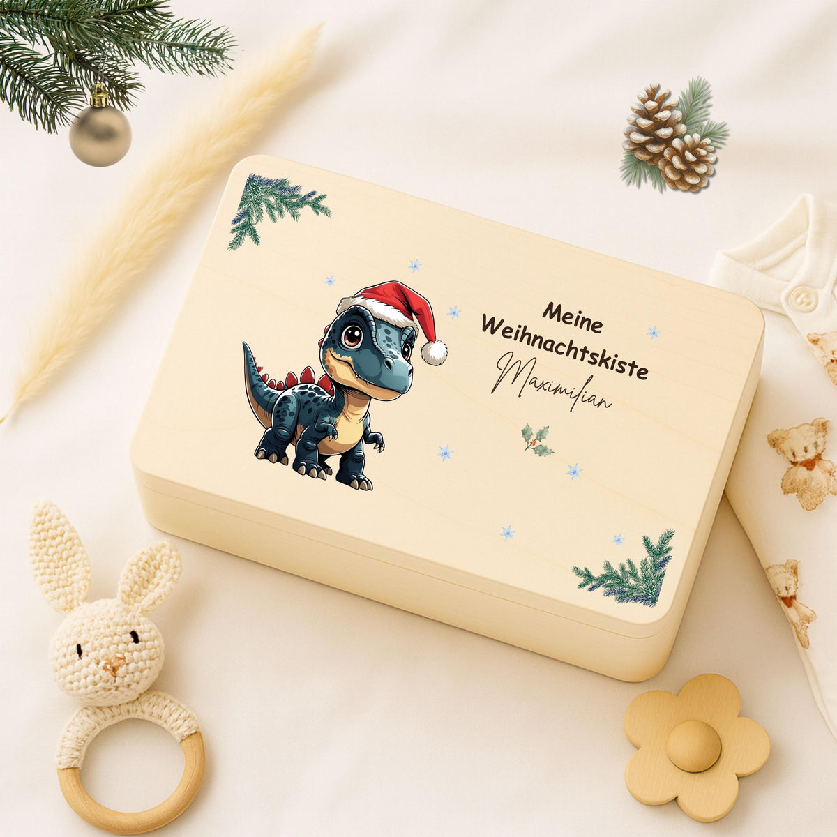 Geschenkbox Weihnachten aus Holz mit Namen – personalisierte Weihnachtskiste als Adventskalender, Aufbewahrungsbox oder Geschenkverpackung für Kinder und Erwachsene. Nachhaltig hergestellt und mit Liebe gestaltet, eignet sich die Holzkiste perfekt zum Befüllen mit Plätzchen, Schokolade oder kleinen Geschenken. Ob für Familie, Freunde oder Kollegen – diese dekorative Weihnachtsbox ist ein Highlight in jeder Weihnachtszeit und eine wertvolle Erinnerung für viele Feste.