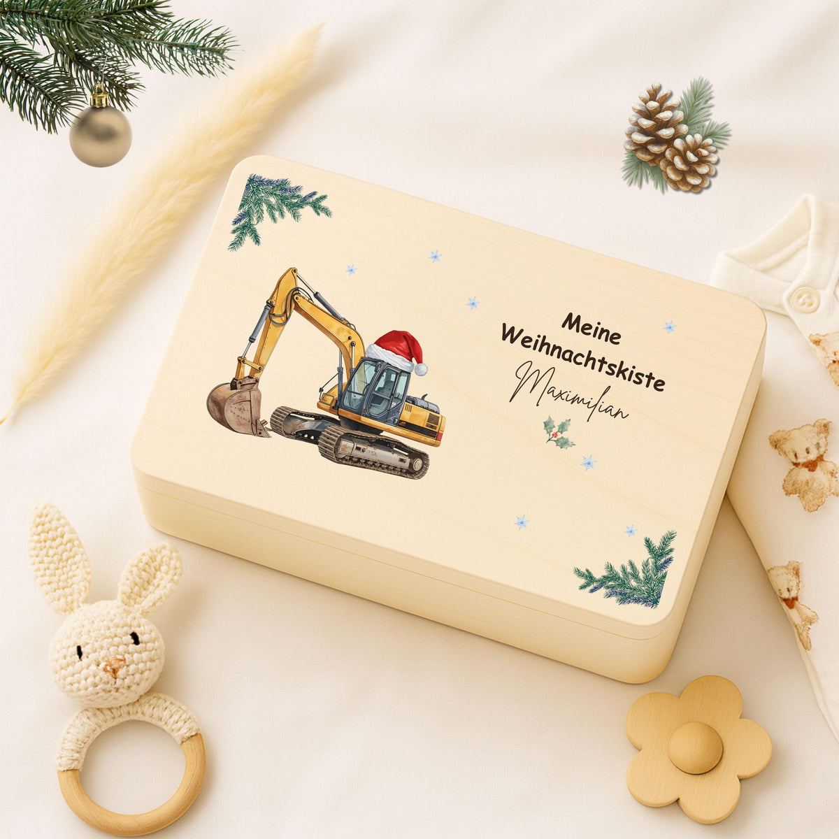 Weihnachtsbox Holz personalisiert – elegante Holzkiste Weihnachten mit Namen, perfekt als Geschenkverpackung, Adventskiste oder DIY-Adventskalender zum Befüllen. Diese hochwertige Geschenkbox ist nachhaltig produziert, robust und ideal für kleine Geschenke, Leckereien oder persönliche Überraschungen. Ob für Kinder, Eltern oder Freunde – eine stilvolle, wiederverwendbare Weihnachtskiste aus Holz, die Freude schenkt und Erinnerungen schafft. Einzigartiges Weihnachtsgeschenk mit persönlicher Note.