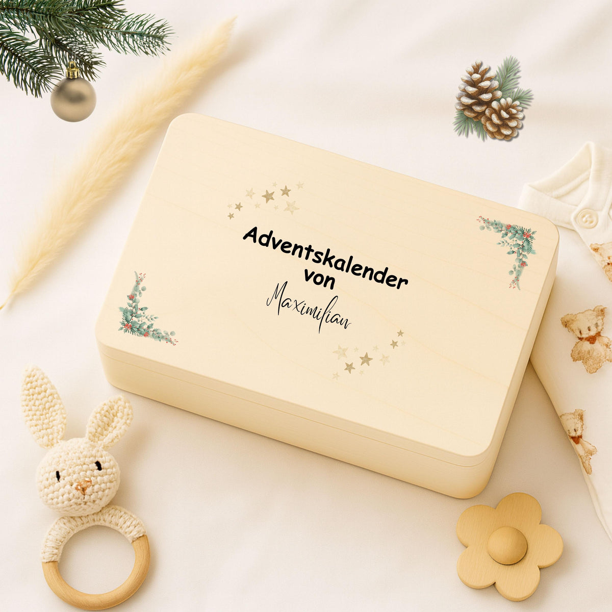 Adventskalender aus Holz personalisiert – kreative Holzkiste Weihnachten mit Namen, perfekt als DIY Adventskiste zum Selbstbefüllen. Diese hochwertige Adventsbox ohne Inhalt bietet Platz für kleine Geschenke, Schokolade oder liebevolle Überraschungen. Ideal für Familie, Kinder oder Paare als personalisiertes Weihnachtsgeschenk. Nachhaltig produziert, wiederverwendbar und stilvoll – ein Must-have für festliche Deko und persönliche Adventsfreude.
