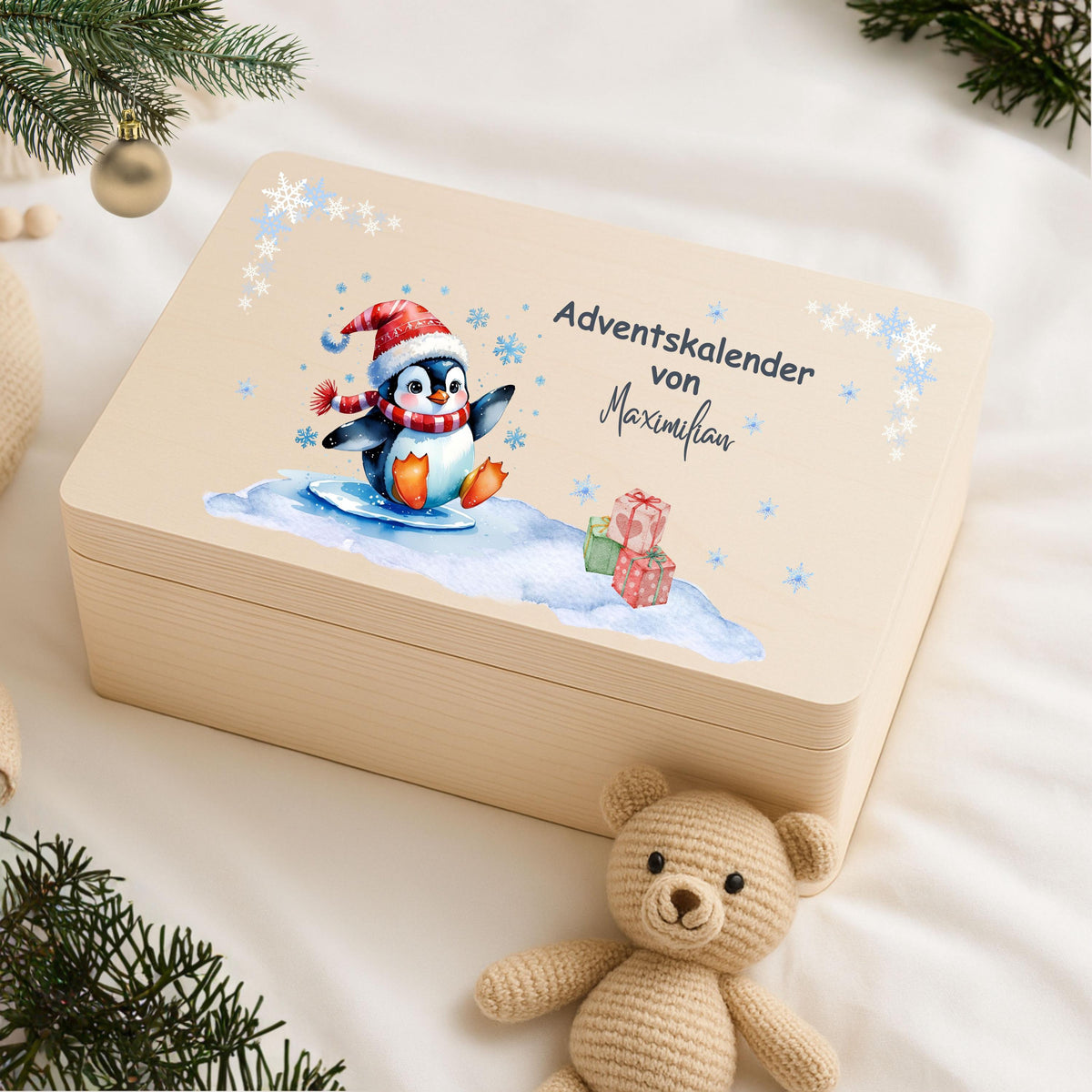 Personalisierte Adventskiste aus Holz mit Namen – hochwertige DIY Adventskalender-Holzkiste Weihnachten zum Selbstbefüllen. Diese nachhaltige Holzbox ohne Inhalt ist ideal für 24 kleine Geschenke, Süßigkeiten, Briefe oder Deko. Perfekt als kreative Geschenkidee Weihnachten für Kinder, Eltern oder Partner. Die Adventskiste Holz personalisiert verbindet Stil, Nachhaltigkeit und persönliche Note. Wiederverwendbar, langlebig und liebevoll ein einzigartiges Weihnachtsgeschenk mit Erinnerungswert.