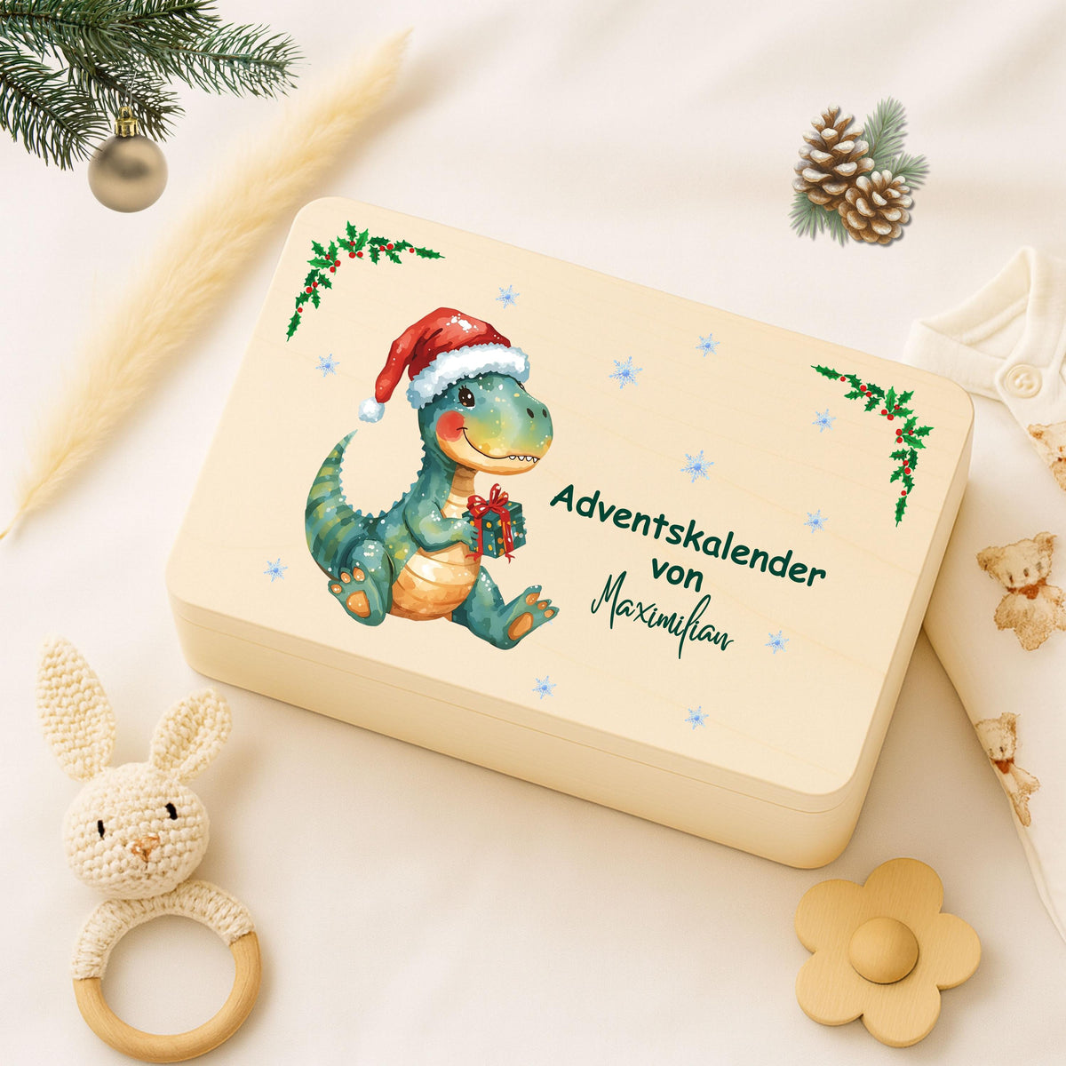 Personalisierte Adventskiste aus Holz mit Namen – hochwertige Adventskalender-Kiste Weihnachten zum Selbstbefüllen, ideal für Kinder, Eltern oder Paare. Diese Holzkiste ohne Inhalt eignet sich perfekt für 24 kleine Geschenke, Süßigkeiten, Briefe oder Deko. Nachhaltiger Adventskalender Holz personalisiert, wiederverwendbar und langlebig. Perfekt als DIY-Projekt für den Advent – dekorativ, individuell bedruckt und jedes Jahr nutzbar. Ideal als Adventskiste Holz für Familie, Kinder und Freunde