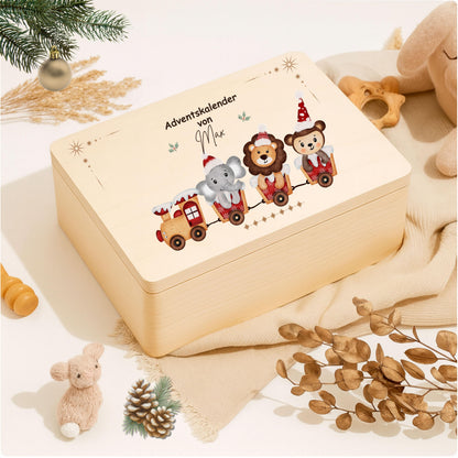 Nachhaltiger Adventskalender Holz personalisiert mit Namen – Adventskiste Weihnachten ohne Inhalt, ideal zum Selbstbefüllen. Diese wiederverwendbare Holzkiste ist robust, umweltfreundlich und ideal für kreative Familien, die ihren Advent individuell gestalten möchten. DIY-Adventskiste mit Gravur oder Druck – langlebig, hochwertig und stilvoll. Perfekt zum Befüllen mit Süßigkeiten, Briefen oder kleinen Geschenken. Personalisierte Adventskiste Holz für Familie, Kinder oder Paare
