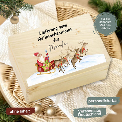 Lieferung vom Weihnachtsmann – Weihnachtskiste Holz personalisiert mit Namen, ideal als Geschenkverpackung Weihnachten oder Adventskiste. Diese dekorative Holzkiste sorgt für leuchtende Augen bei Groß und Klein. Nachhaltig, langlebig und liebevoll gestaltet – perfekt für Weihnachtsgeschenke, Wichtelüberraschungen oder persönliche Botschaften vom Weihnachtsmann. Edles Design mit Gravur und rustikalem Charme, passend zu jeder Weihnachtsdekoration. Adventskiste Geschenkbox Weihnachten Adventskiste