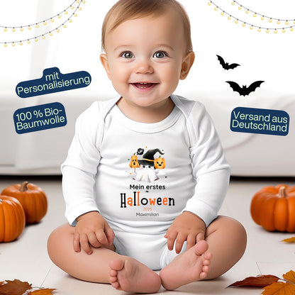 Mein erstes Halloween Babybody aus 100 % Bio-Baumwolle, erhältlich in Schwarz und Weiß, nachhaltig und hautfreundlich. Halloween Outfit für Babys bis 18 Monate, ideal als Baby Strampler für Jungen und Mädchen, perfekt für Babyfotos, Familienfotos und die erste Halloween Party. Bio Baby Body mit süßem Geist und Kürbis Motiv, weiche Baby Kleidung für Herbst und Halloween 2025, originelle Geschenkidee für Babys erstes Halloween, auch als Geschenk zur Geburt oder Babyparty geeignet.