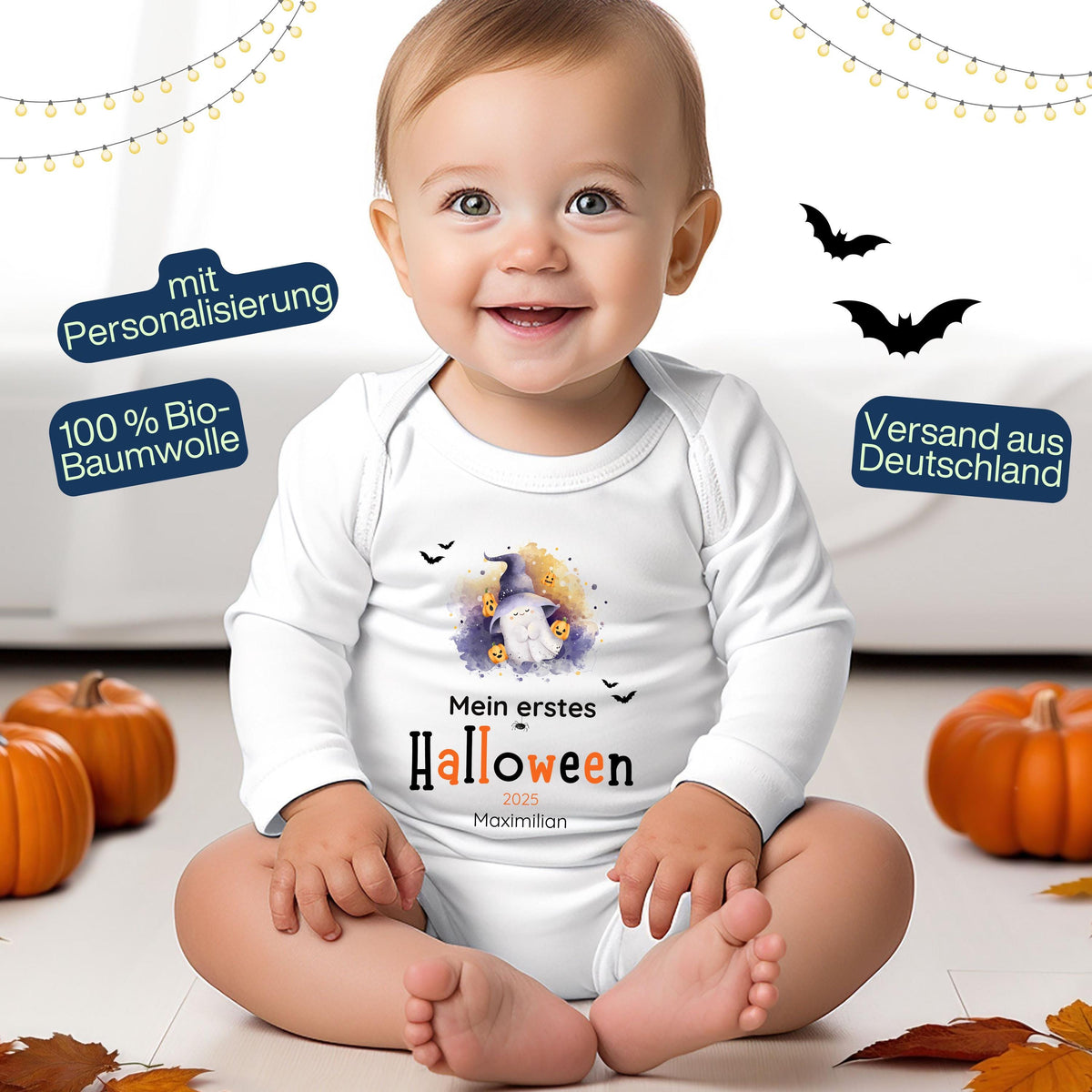 Mein erstes Halloween Babybody aus 100 % Bio-Baumwolle, erhältlich in Schwarz und Weiß, nachhaltig und hautfreundlich. Halloween Outfit für Babys bis 18 Monate, ideal als Baby Strampler für Jungen und Mädchen, perfekt für Babyfotos, Familienfotos und die erste Halloween Party. Bio Baby Body mit süßem Geist und Kürbis Motiv, weiche Baby Kleidung für Herbst und Halloween 2025, originelle Geschenkidee für Babys erstes Halloween, auch als Geschenk zur Geburt oder Babyparty geeignet.