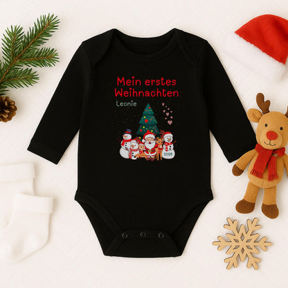 Weicher Babybody Langarm mit Personalisierung – perfekt für das erste Weihnachtsfest. Der Body überzeugt durch seine hochwertige Verarbeitung, den angenehmen Tragekomfort und den liebevollen Aufdruck „Mein erstes Weihnachten“. Mit Namensdruck wird er zu einem persönlichen Erinnerungsstück und eignet sich wunderbar für Familienfotos, Feiern oder als Geschenkidee für Eltern, Paten und Großeltern.Ideal als Weihnachtsgeschenk für Eltern oder Großeltern, als Outfit für Fotoshootings