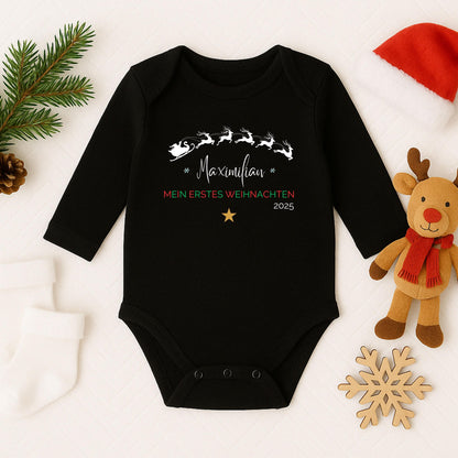Weicher Babybody Weihnachten Langarm mit liebevollem Aufdruck „Mein erstes Weihnachten“. Der Body ist personalisiert mit Namen und überzeugt durch hautfreundliche Baumwolle, hohen Tragekomfort und beste Druckqualität. Ideal für Babys erstes Weihnachtsfest als festliches Outfit, für Fotoshootings oder als Geschenkidee für Eltern. Ein langlebiger, pflegeleichter Weihnachtsbody Baby, der Freude schenkt und Erinnerungen an das erste Weihnachtsfest schafft.