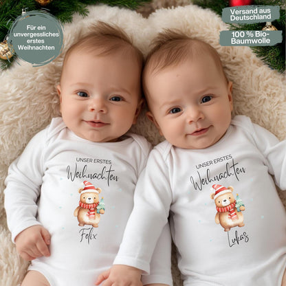 Zwei kleine Sterne feiern unser erstes Weihnachten – der Weihnachtsbody Zwillinge aus Bio-Baumwolle ist personalisierbar, weich und hautfreundlich. Perfekt für Fotos, Familienfeiern oder als Geschenkidee. Dieses nachhaltige Weihnachtsoutfit Baby steht für doppelte Freude, Liebe und die Magie der ersten Weihnachtszeit. Ein hochwertiger Babybody Zwillinge Weihnachten, der Komfort, Stil und Erinnerungswert vereint – ideal als personalisiertes Weihnachtsgeschenk.